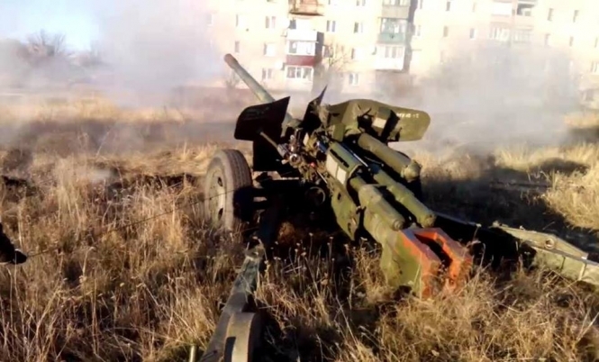 Терористи за вечір 27 разів обстріляли позиції українських військ