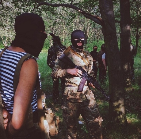 Терористи обстрілюють Луганськ і намагаються втримати позиції у Донецьку