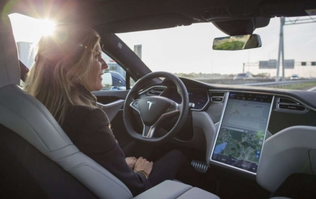 Більше, ніж 90% автомобілів Tesla зібрані з дефектами, - Reuters