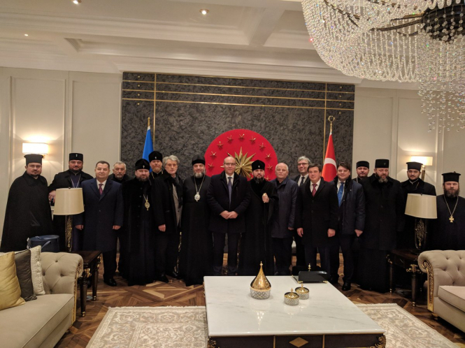 Українська делегація прибула до Стамбула для отримання томосу про автокефалію
