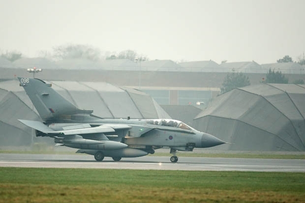 Великобритания признала безуспешность авиаударов по 