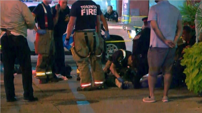 В Торонто неизвестный открыл стрельбу, 14 человек ранены, стрелок и одна женщина погибли