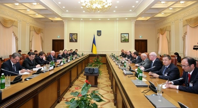 Урядові міжусобиці віддаляють Україну від сотні кращих бізнесових держав