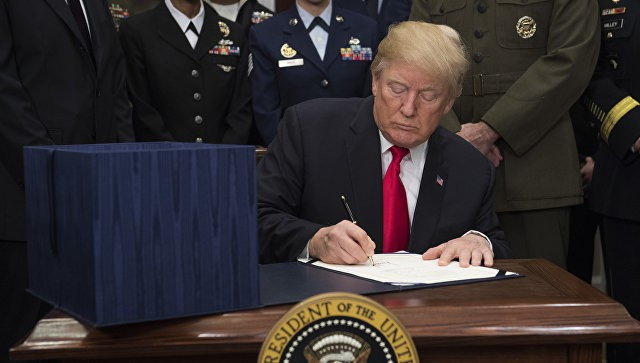 Трамп підписав оборонний бюджет США на 2018 рік
 


