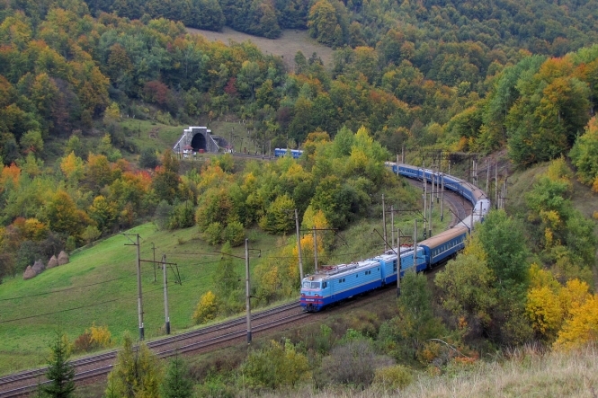 Во Львове пассажирский поезд сбил насмерть женщину