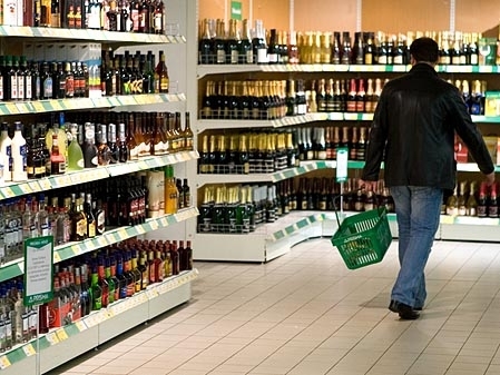 Контролировать торговлю алкоголем будут Госценинспекции и Миндоходов