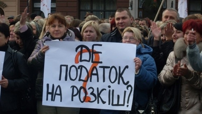 Уряд підготує законопроект про податок на розкіш, - Яценюк