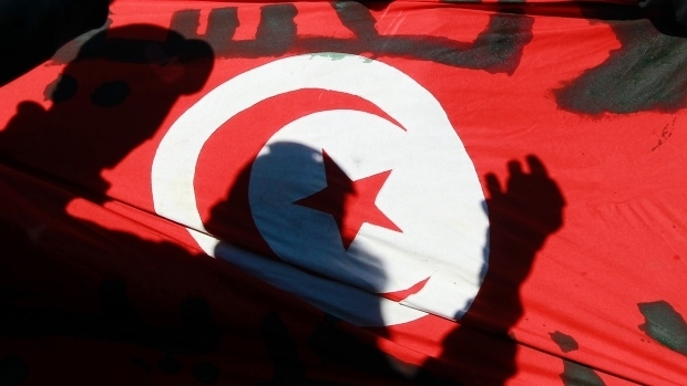 В Тунисе произошел взрыв в автобусе президентской охраны: погибли по меньшей мере 14 человек