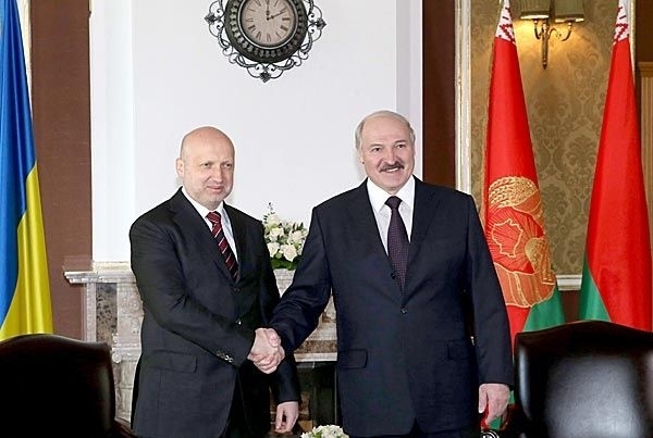 Турчинов рассказал Лукашенко о проведении АТО в Славянске