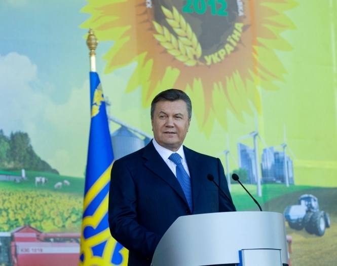 Янукович так і не вніс правок у закон про біометрію, про які його просила громадськість
