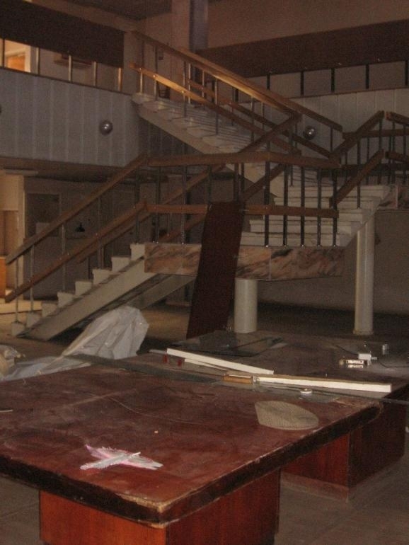 Луганские боевики повредили библиотеку в Луганске, - фото