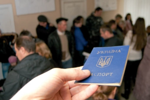 Вместо внутренних паспортов украинцам будут выдавать карточки