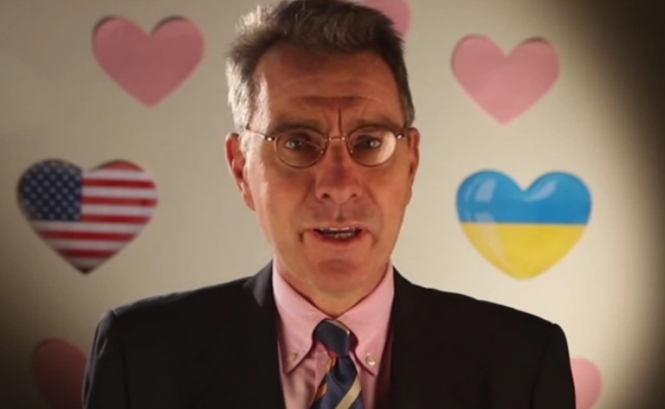 Американские дипломаты создали видео-валентинку для Украины