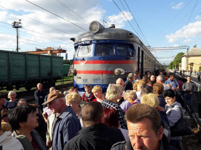 На Львівщині пасажири заблокували рух електрички