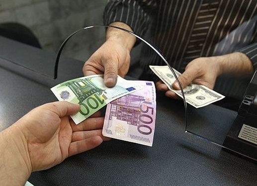 НБУ рекомендує банкам ретельніше перевіряти готівкові операції українців, а підозрілі - блокувати