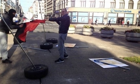 Російськомовні вандали в столиці Латвії знищили виставку про Майдан, - відео