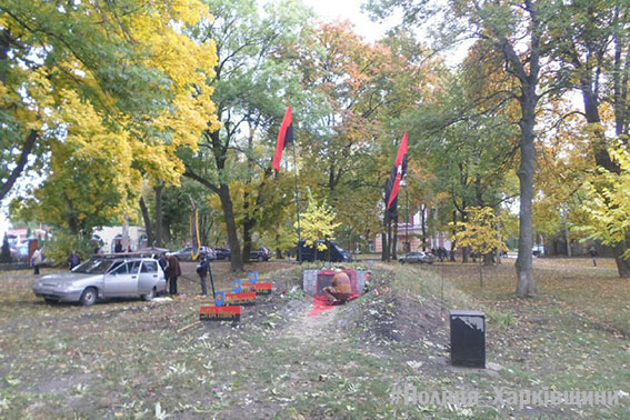 Памятник УПА облили краской в ​​Харькове