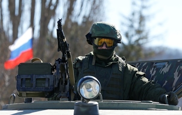 У Криму Росія перекинула до кордону із Україною 10 танків, 10 БТРів та 3 
