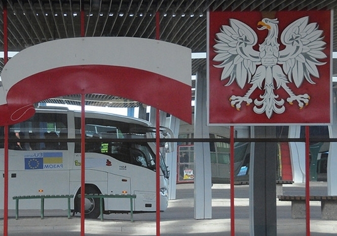 Польща закликає своїх співвітчизників за кордоном доносити про 