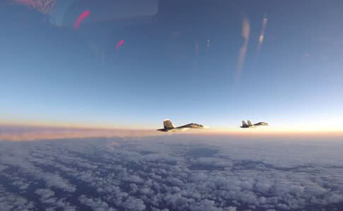 ВВС США показали перехвата российских истребителей над Балтией - ВИДЕО