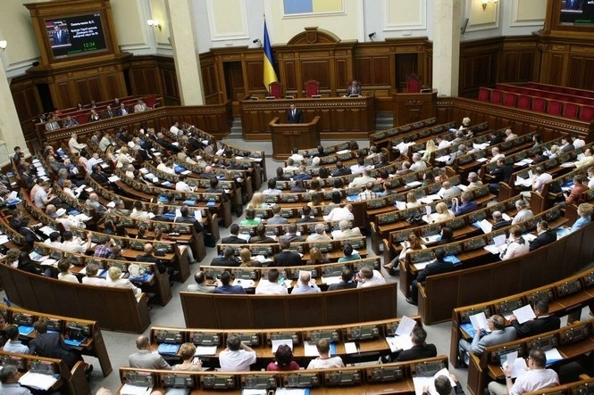 Рада ухвалила закон щодо надання допомоги переселенцям із Криму та зони АТО