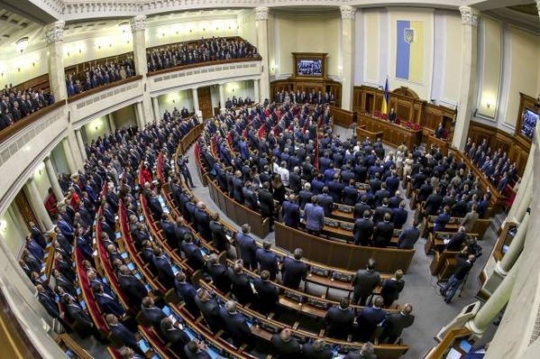 Парламент ухвалив пропонований Порошенком закон 