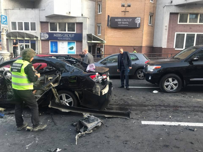 Поліція спільно з Нацгвардією посилюють патрулювання у центрі Києва після вибуху автомобіля