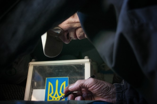 Представники окружних комісій просять не визнавати вибори на Луганщині