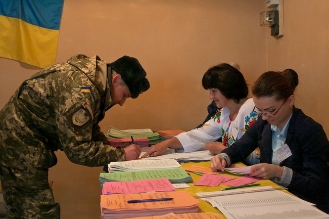 Председатель одного из киевских участков пришла пьяная на выборы и препятствовала работе комиссии