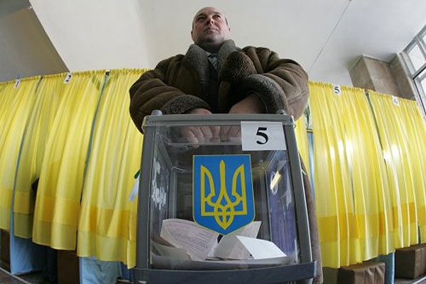 Турчинов не відкидає, що одночасно з виборами 25 травня відбудеться і референдум