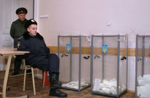 МВД зафиксировало 330 нарушений на выборах в Раду