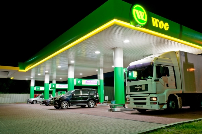 АМКУ підозрює ОККО і WOG у змові: АЗС синхронно підвищували ціни на бензин