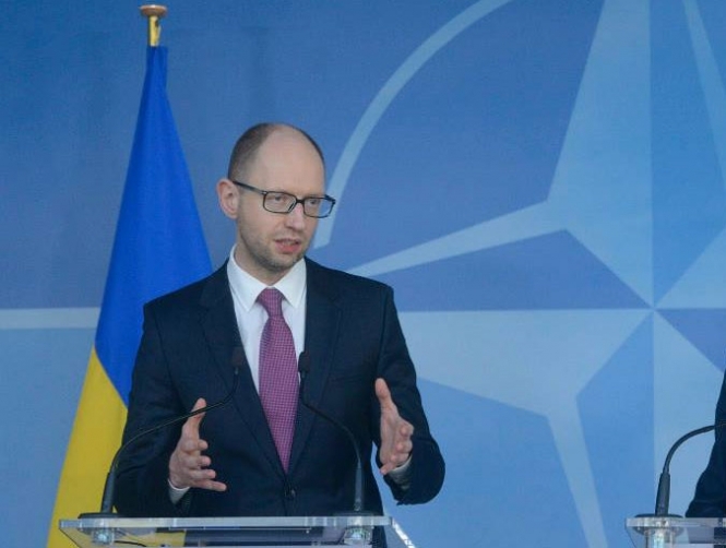 Україна не планує поки що вступати в НАТО, - Яценюк