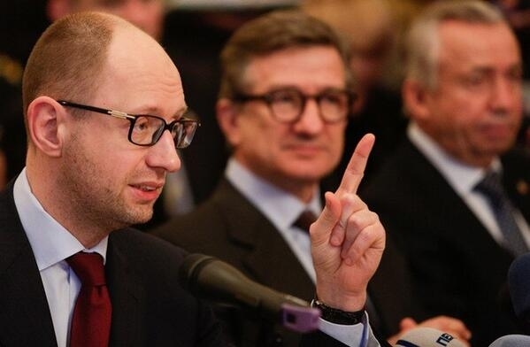 Яценюк запропонував почати децентралізацію в Донецькій і Луганській областях з фінансів