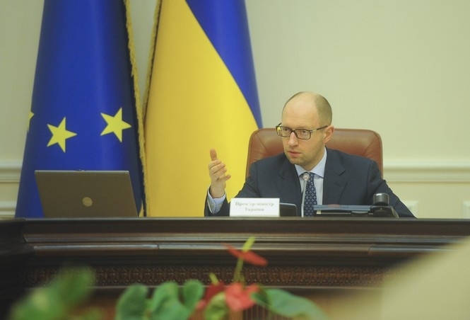 Яценюк предлагает провести всеукраинский опрос 25 мая