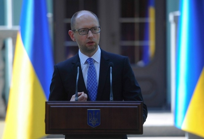 До решения в Стокгольме Украина и РФ могут заключить временный контракт на поставки газа, - Яценюк