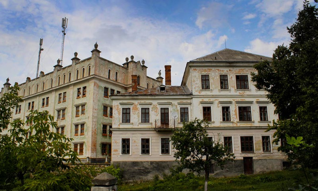 Российский бизнесмен выставил на продажу средневековый замок на Тернопольщине