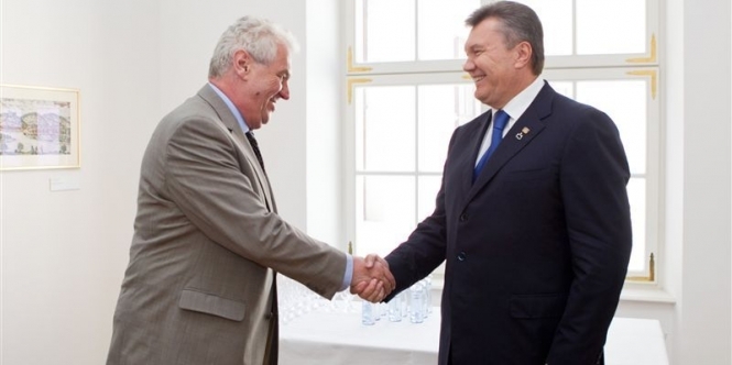 Україна підпише Угоду про асоціацію на позачерговому квітневому саміті у Празі, - президент Чехії
