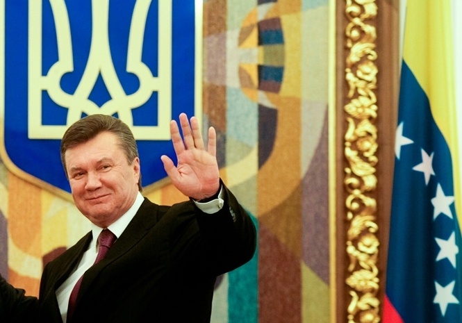 Янукович завтра летить на батьківщину відвідати внуків