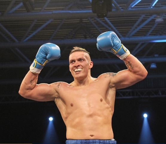 Александр Усик впервые защитил титул чемпиона WBO