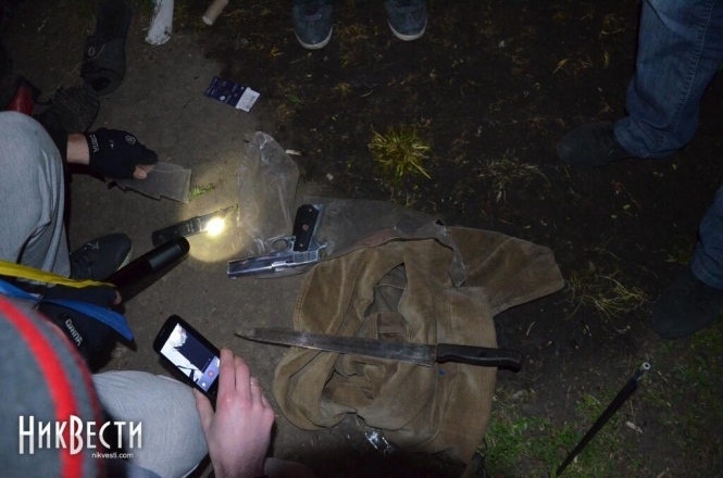 Сепаратисты приехали в Николаев с ножами и пистолетами, - фото