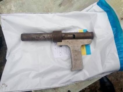 На Дніпропетровщині хлопчик знайшов вогнепальну зброю і випадково застрелив сестру