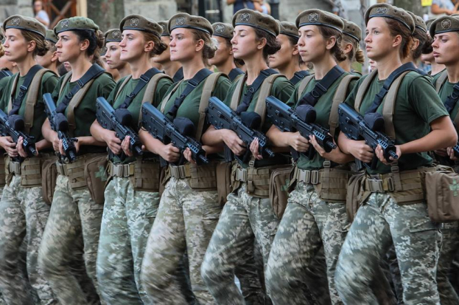 Рада уравняла права женщин и мужчин в армии