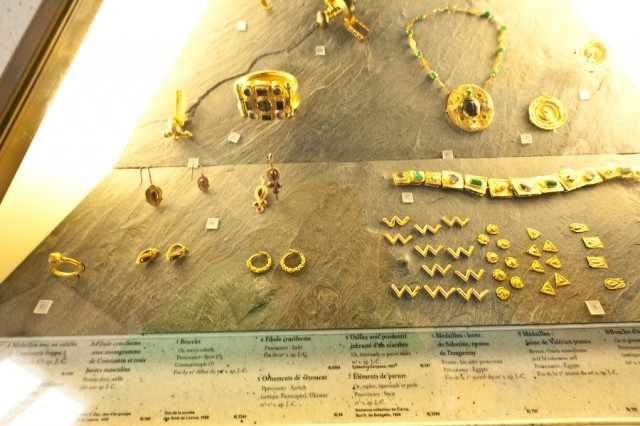 Скіфське золото повернулось в Україну: його вже виставили у Лаврі