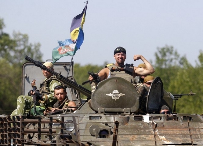 Украинские военные зачищают от террористов Иловайск