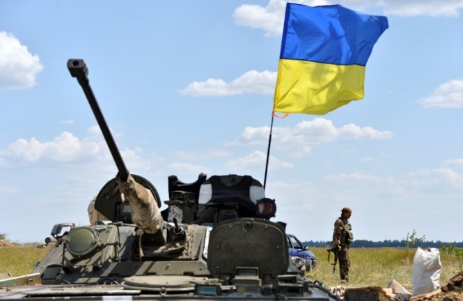 Украинские бойцы отступают от города Лутугино Луганской области, - волонтер 