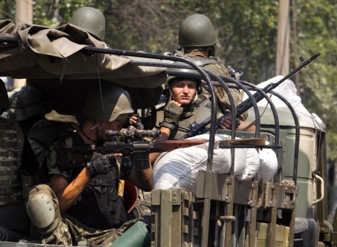 Украинские бойцы, прорываясь из окружения в Иловайске, захватили в плен 12 террористов