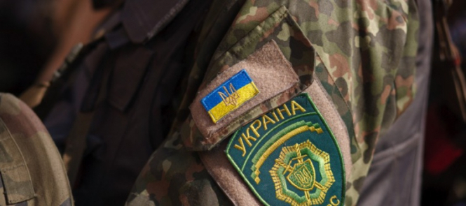 Військові затримали росіянина, який знімав на телефон позиції ЗСУ на Донбасі
