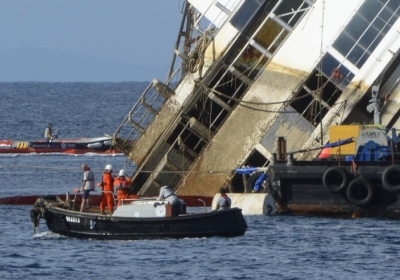 В Італії завершили операцію з підйому лайнера Costa Concordia (фото)