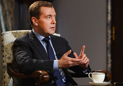 Медведев согласовал введение новых пошлин для товаров из Украины
